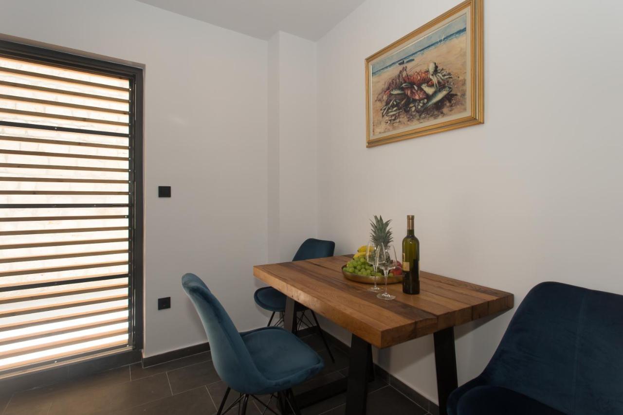 Amaizing Apartment Near Airport Kastel Stafilic ภายนอก รูปภาพ