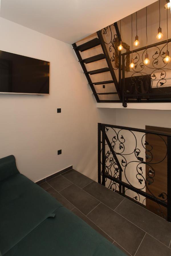 Amaizing Apartment Near Airport Kastel Stafilic ภายนอก รูปภาพ