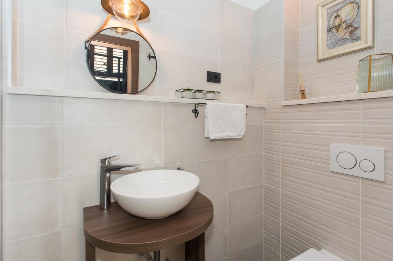 Amaizing Apartment Near Airport Kastel Stafilic ภายนอก รูปภาพ