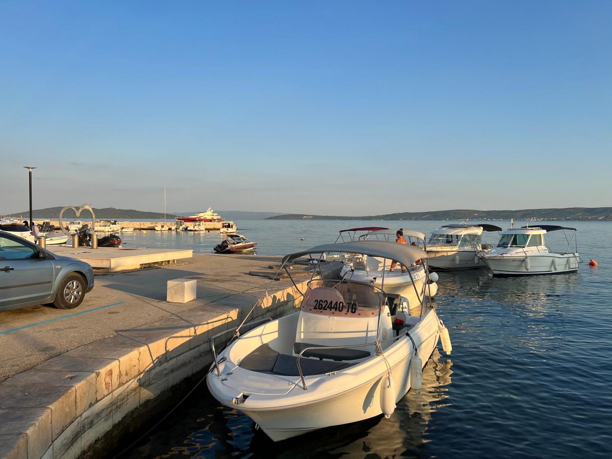 Amaizing Apartment Near Airport Kastel Stafilic ภายนอก รูปภาพ